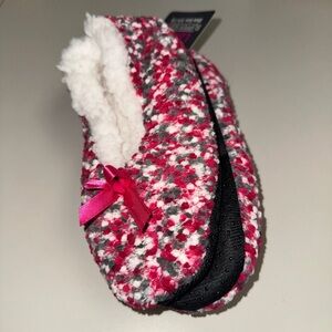 Cozy Pink and Gray Slippers Ladies size 5.5 to 7.5 new New